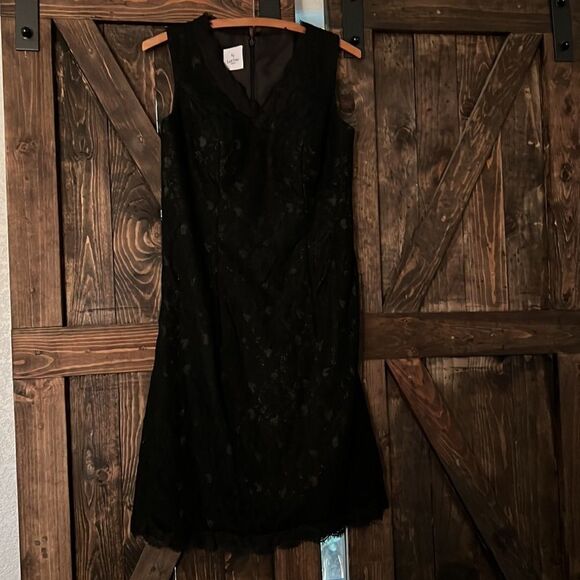 Lt Lanting Bride black lace dress - Picture 7 of 12